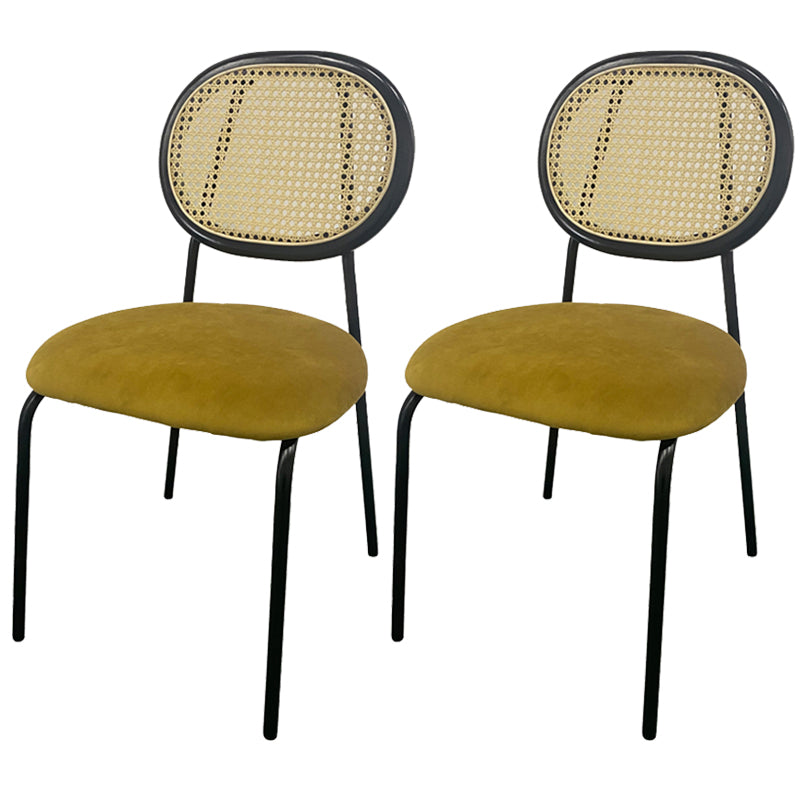 Silla lateral tapizada sin brazos de comedor con parte trasera abierta con patas de metal