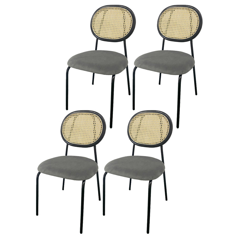Silla lateral tapizada sin brazos de comedor con parte trasera abierta con patas de metal