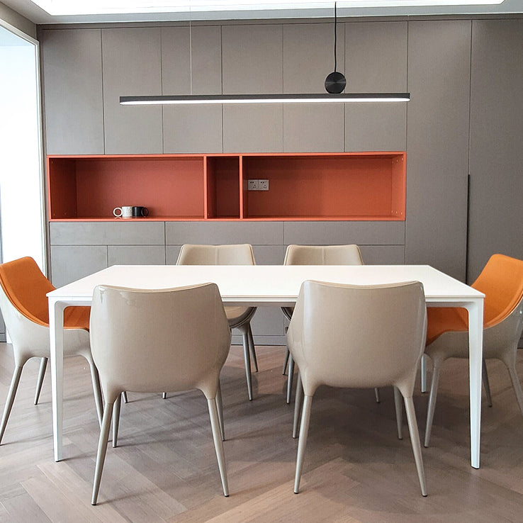 Table à manger standard de forme de rectangle simple blanc avec une base de 4 jambes avec une base de 4 jambes