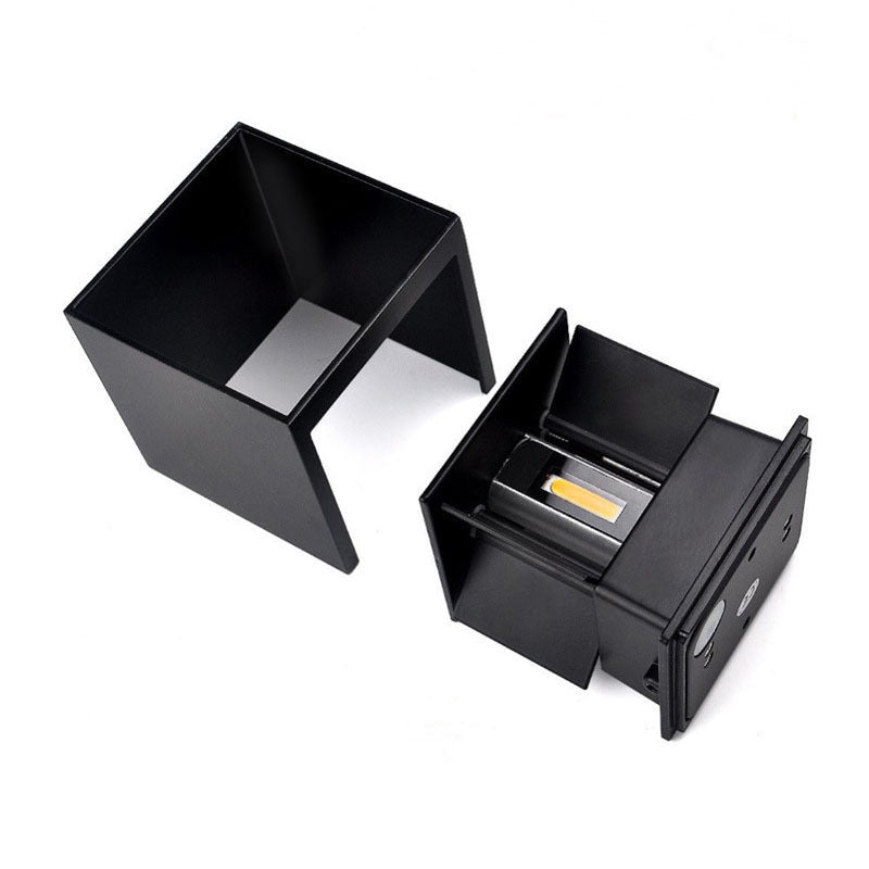 Moderne kreative LED -Wandlampenmeinung Schmiedeeisen geometrische Wandleuchten für Außenräume