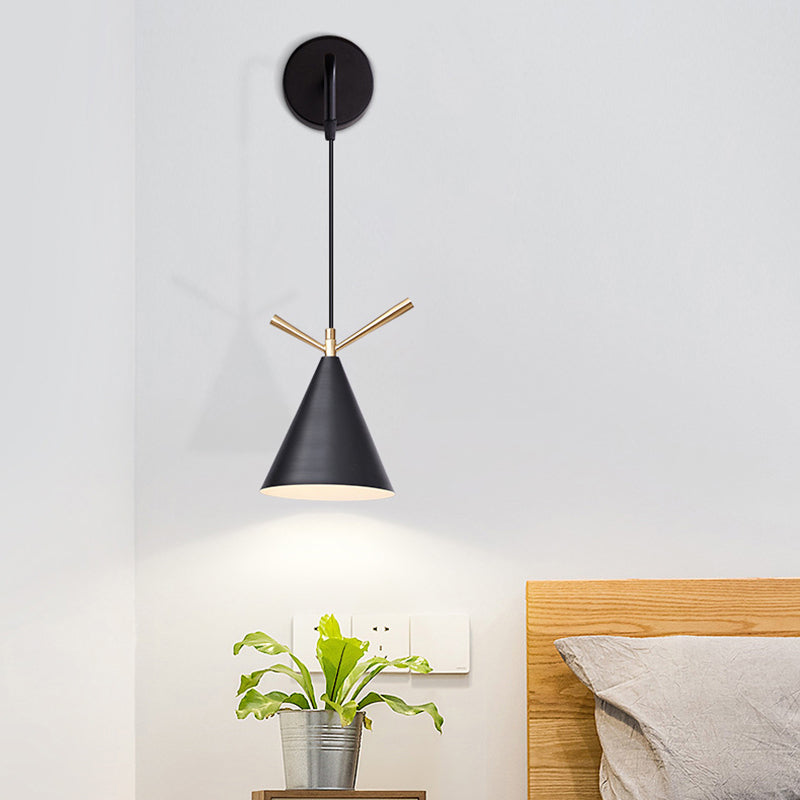 Lampe à paroi nordique moderne cône en fer forgé de clause de mur suspendu pour les espaces intérieurs