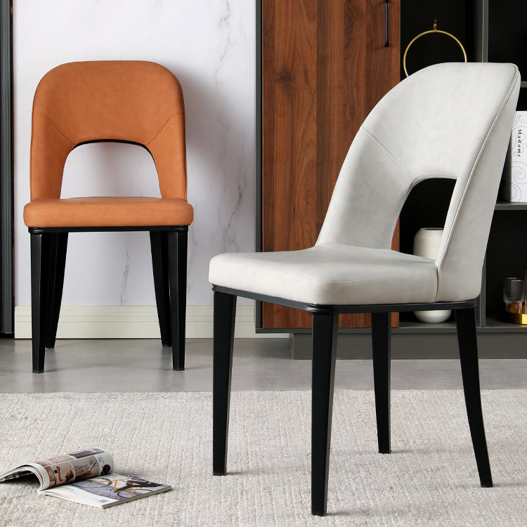 Silla de comedor contemporánea con acabado mate, respaldo abierto de cuero, silla lateral