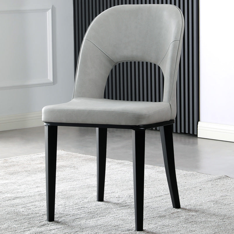 Silla de comedor contemporánea con acabado mate, respaldo abierto de cuero, silla lateral