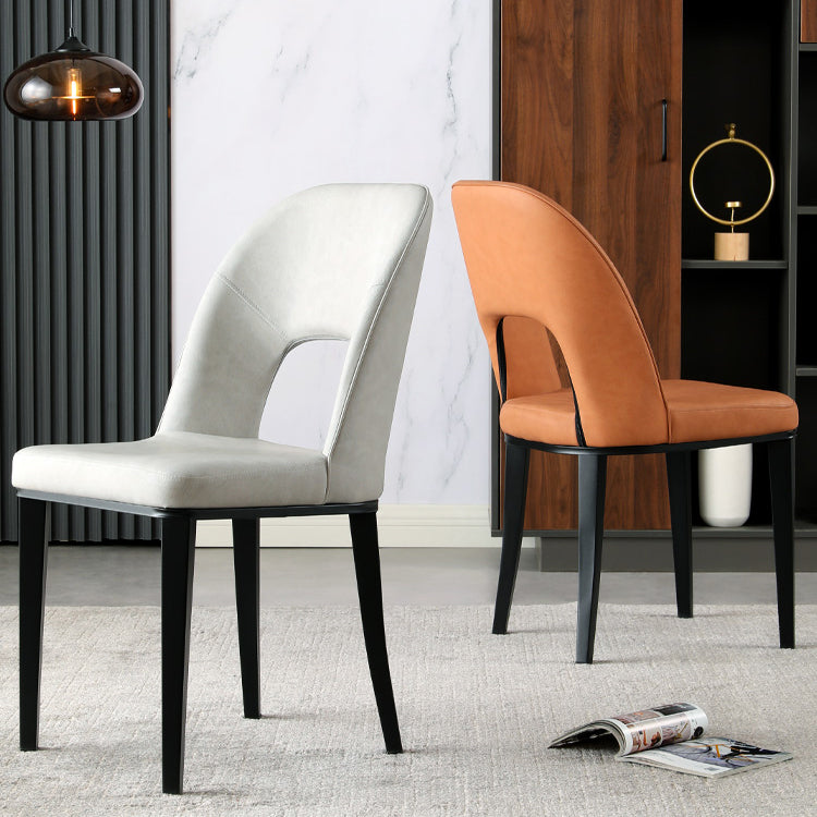 Silla de comedor contemporánea con acabado mate, respaldo abierto de cuero, silla lateral