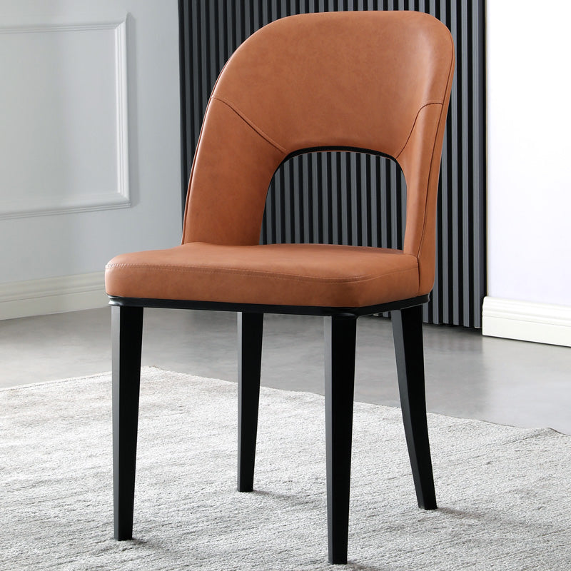 Silla de comedor contemporánea con acabado mate, respaldo abierto de cuero, silla lateral