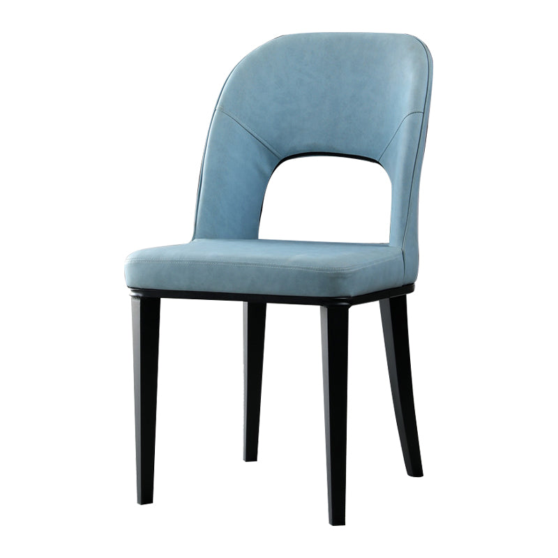 Silla de comedor contemporánea con acabado mate, respaldo abierto de cuero, silla lateral