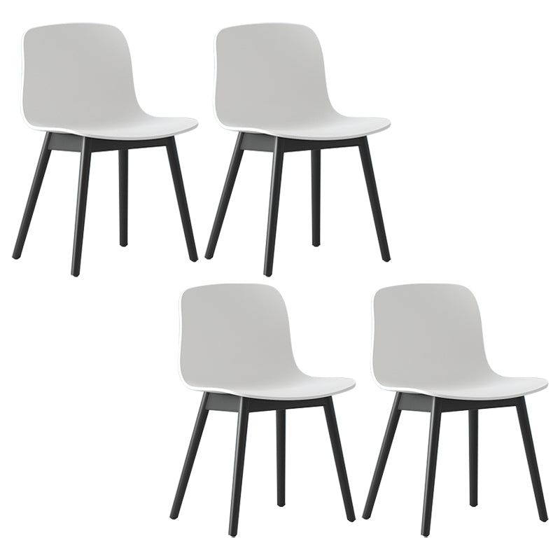 Silla de cafetería escandinava de madera Parsons Silla de comedor con acabado mate (juego de 4)