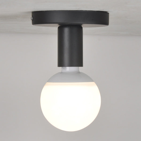 Lampada da incasso industriale a 1 luce vicino alla lampada da soffitto per ristorante