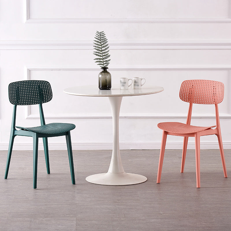 Sillas de comedor escandinavas sin brazos Silla auxiliar de plástico con respaldo abierto (juego de 4)