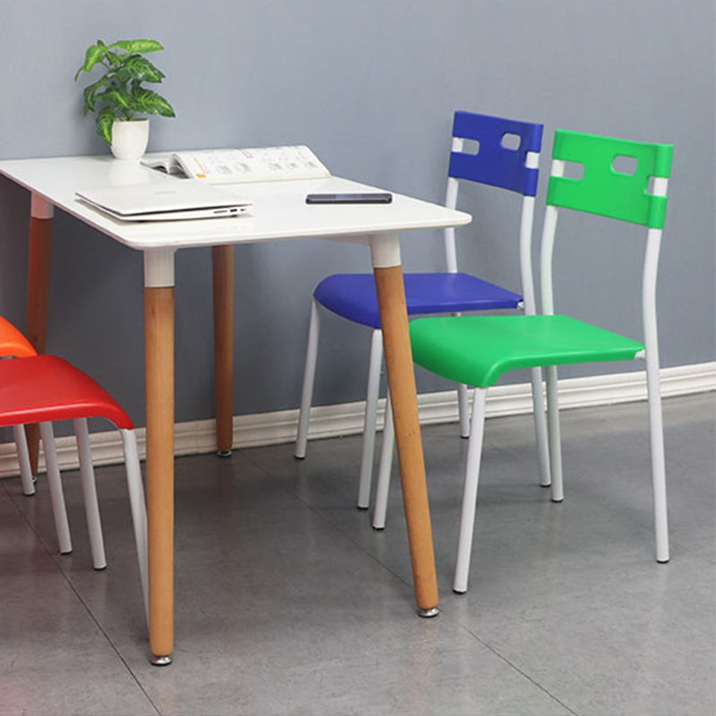 Chaises de salle à manger en plastique contemporaines, chaise sans bras latérale à dossier ouvert pour usage au restaurant
