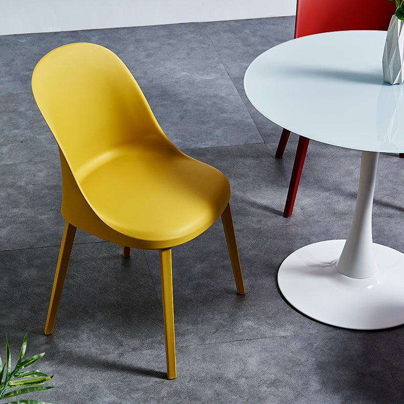 Chaise d'appoint en plastique pour restaurant contemporain Chaise d'appoint à dossier solide au fini mat (Ensemble de 2)