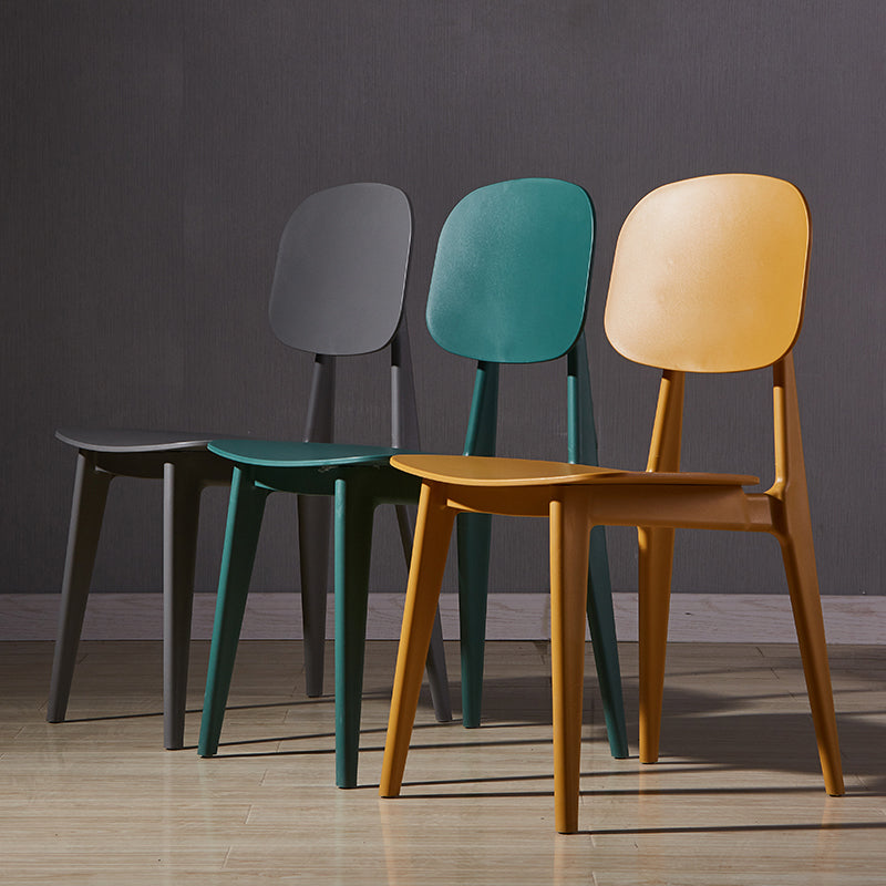 Chaise d'appoint en plastique de conférence scandinave, finition mate, chaise de salle à manger à dossier ouvert