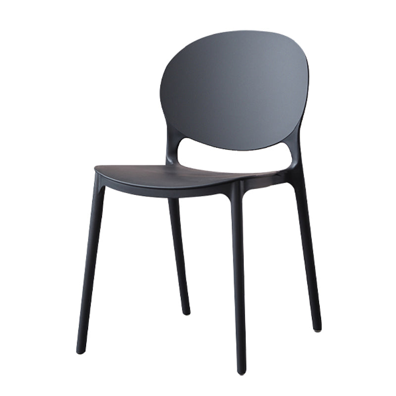 Silla de comedor de plástico escandinavo con respaldo abierto y acabado mate
