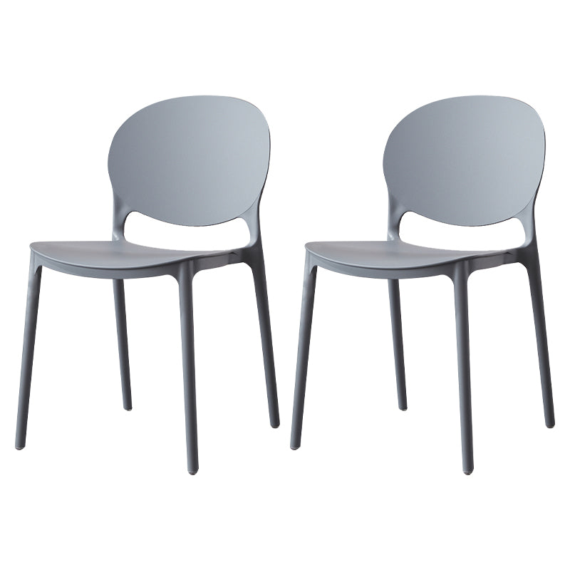 Silla de comedor de plástico escandinavo con respaldo abierto y acabado mate