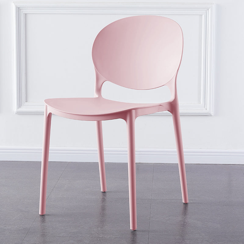 Silla de comedor de plástico escandinavo con respaldo abierto y acabado mate