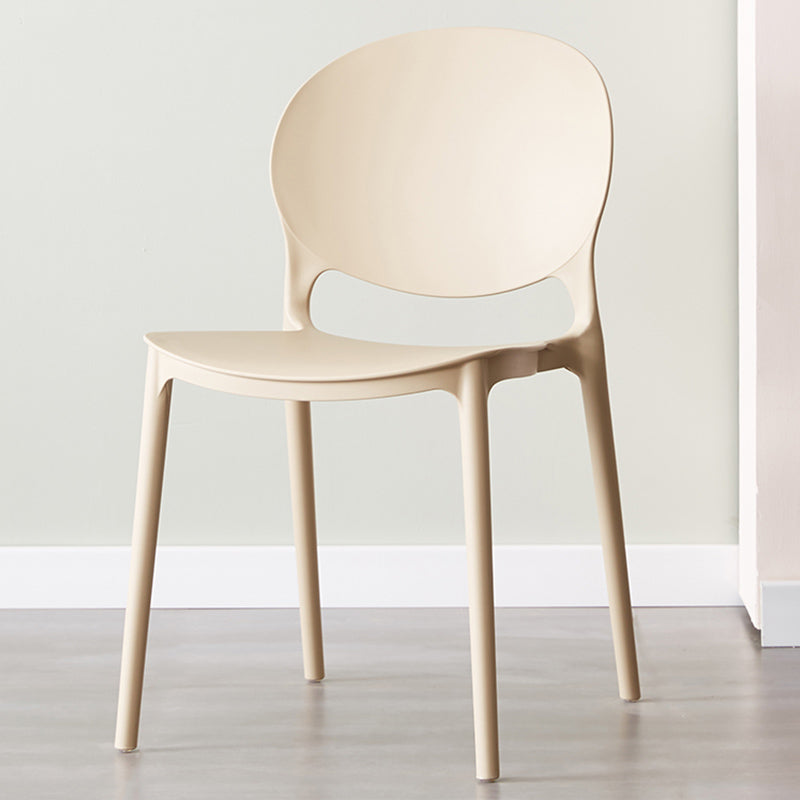 Silla de comedor de plástico escandinavo con respaldo abierto y acabado mate