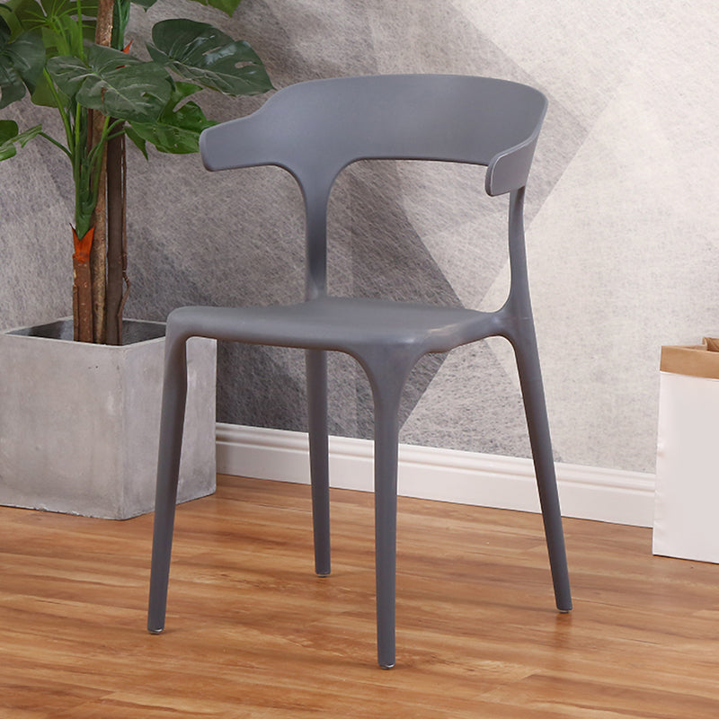 Silla de plástico moderna para interiores y exteriores, silla lateral de comedor apilable con respaldo abierto para el hogar con brazo