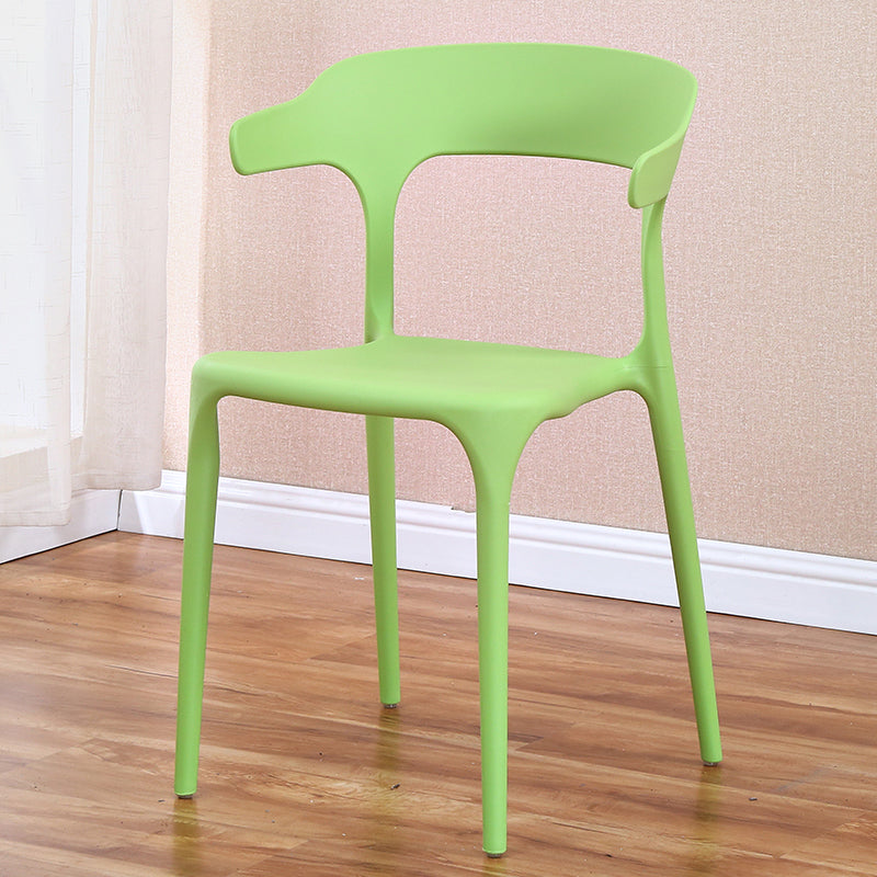 Silla de plástico moderna para interiores y exteriores, silla lateral de comedor apilable con respaldo abierto para el hogar con brazo