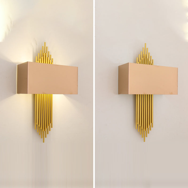 Luminaire en métal d'or postmoderne Lumièrement 2 bulbes d'éclairage mural mural pour chambre à coucher