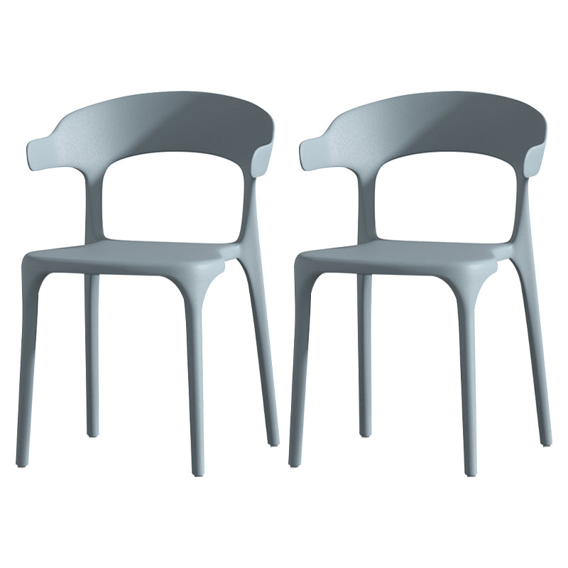 Silla de comedor de plástico escandinava con respaldo mate y acabado mate