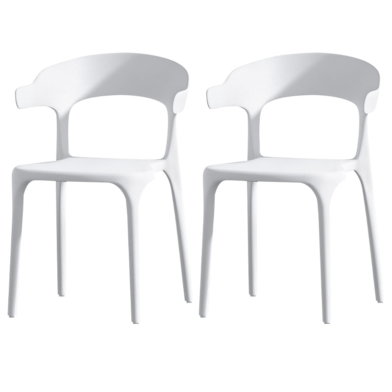 Silla de comedor de plástico escandinava con respaldo mate y acabado mate