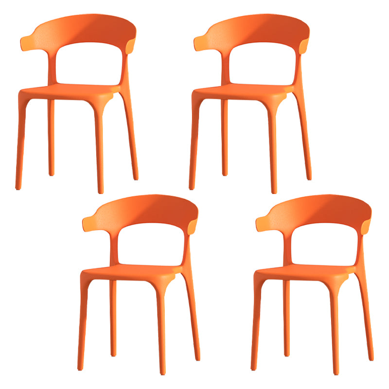 Silla de comedor de plástico escandinava con respaldo mate y acabado mate