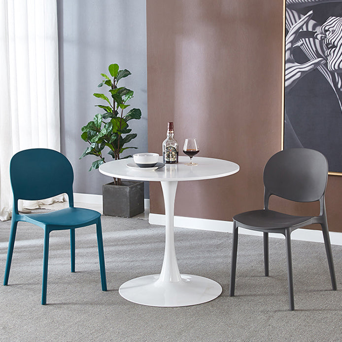 Plástico contemporáneo que cena la parte posterior abierta del final mate de la silla lateral que cena la silla lateral