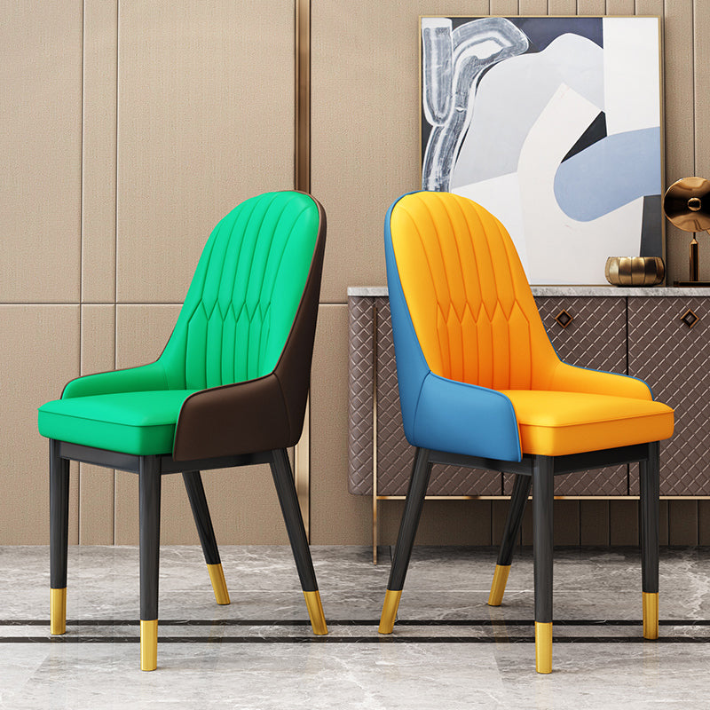 Silla lateral casera escandinava Silla de comedor con respaldo sólido tapizada de metal