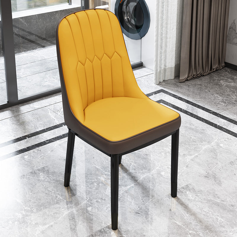 Silla lateral casera escandinava Silla de comedor con respaldo sólido tapizada de metal