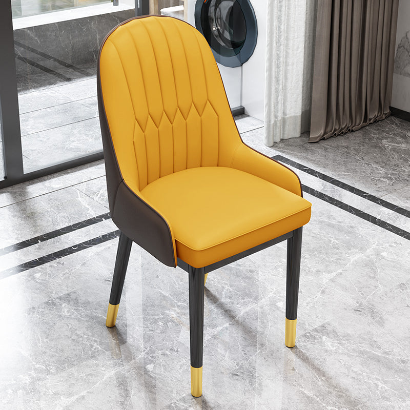 Silla lateral casera escandinava Silla de comedor con respaldo sólido tapizada de metal
