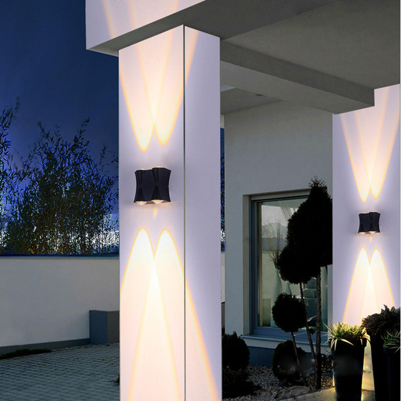 Lumière murale à LED géométrique en acrylique dans une application murale en aluminium de style créatif moderne pour les espaces extérieurs