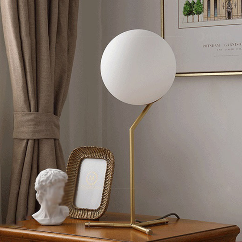 Lampada da scrivania in vetro in stile moderno Lampade da tavolo per negozio di caffè con paralume a globo bianco
