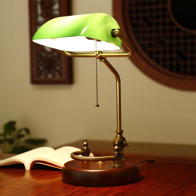 Ein Glühbirnen -Retro -Tischlampenglas Schattenschatten -Schreibtischlampe mit Kettenschalter