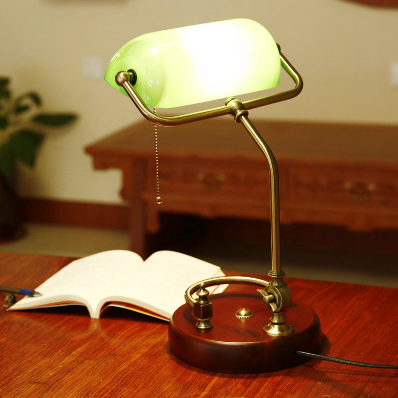 Ein Glühbirnen -Retro -Tischlampenglas Schattenschatten -Schreibtischlampe mit Kettenschalter