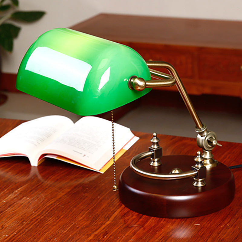 Ein Glühbirnen -Retro -Tischlampenglas Schattenschatten -Schreibtischlampe mit Kettenschalter