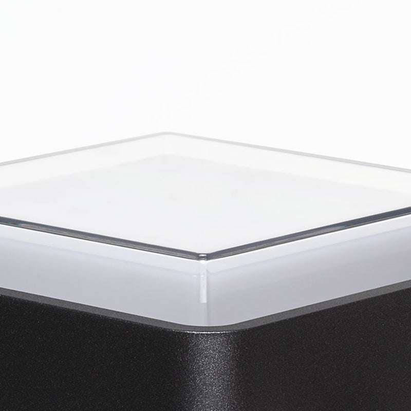 Luminaire carré encastré traditionnel à 1 lumière LED près du plafonnier avec abat-jour en plastique