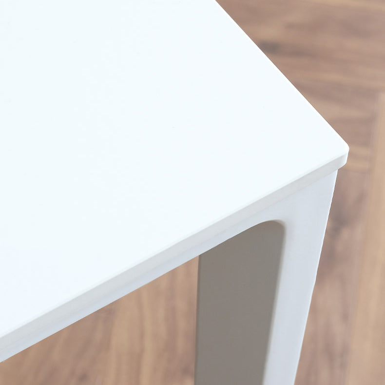 Table à manger rectangulaire contemporaine en métal blanc table de pierre fritrée avec des jambes métalliques