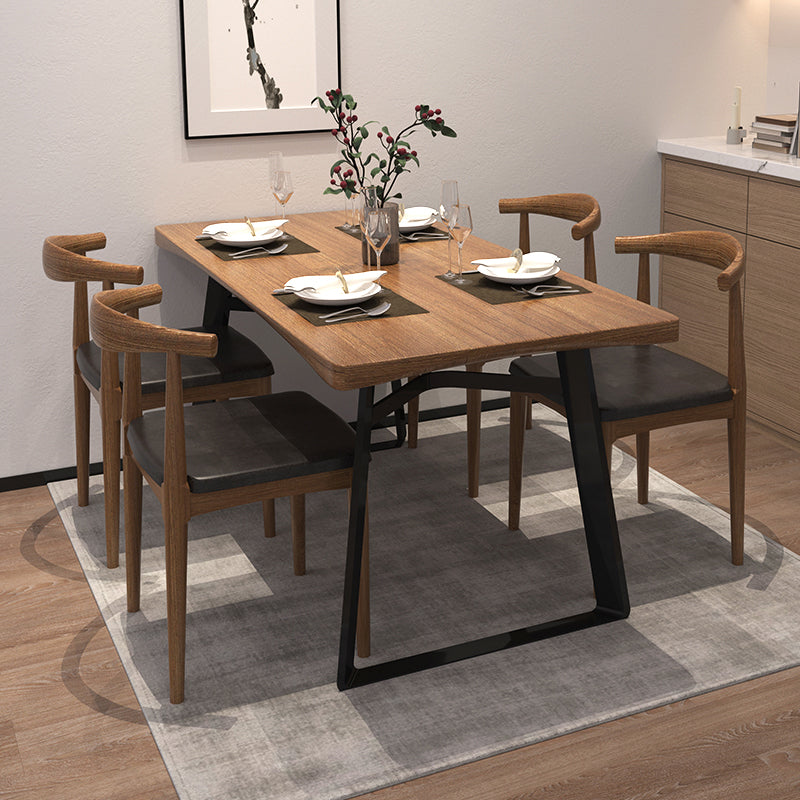 Metaal industriële rechthoek eettafel vaste houten tafel met sleeënbasis