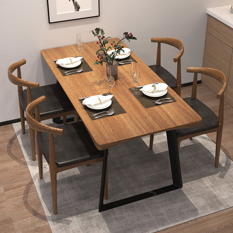Metaal industriële rechthoek eettafel vaste houten tafel met sleeënbasis