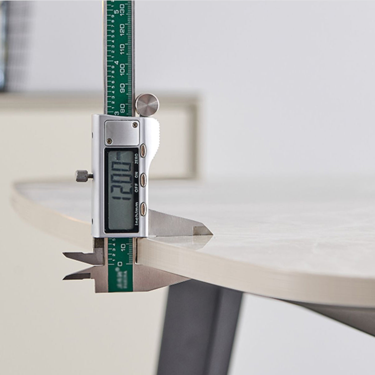 Moderne gesinterde steen gouden eettafel rechthoekige standaard eettafel met 4 poten