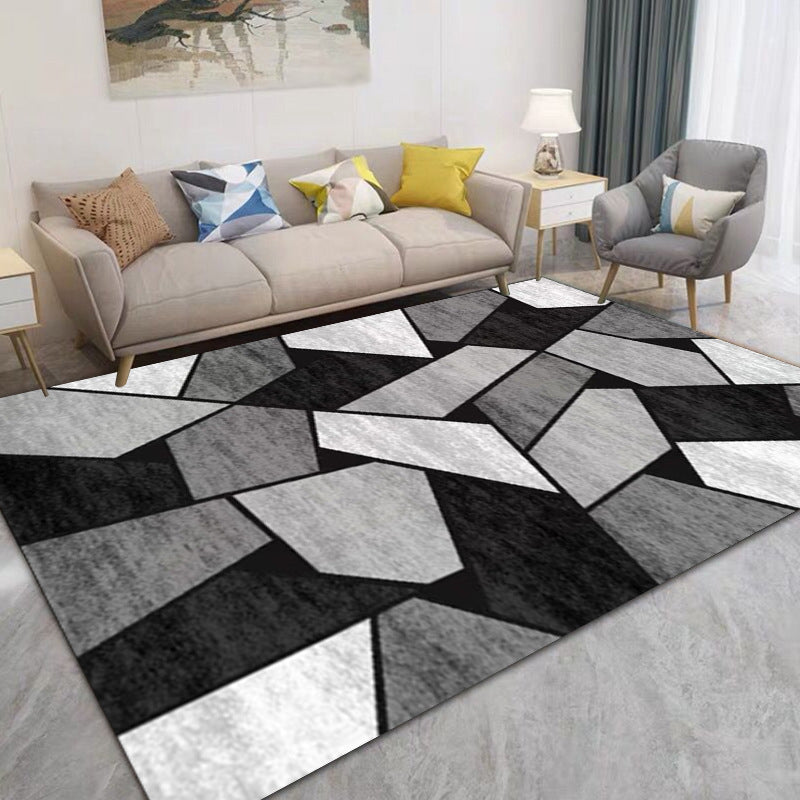 Black Modern Rug Polyester Triangle Indoor Rug Non-Slip Backing Rug for Drawing Room