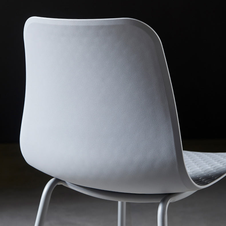 La salle à manger contemporaine en métal préside la chaise sans bras de salle à manger en plastique pour l'usage de restaurant