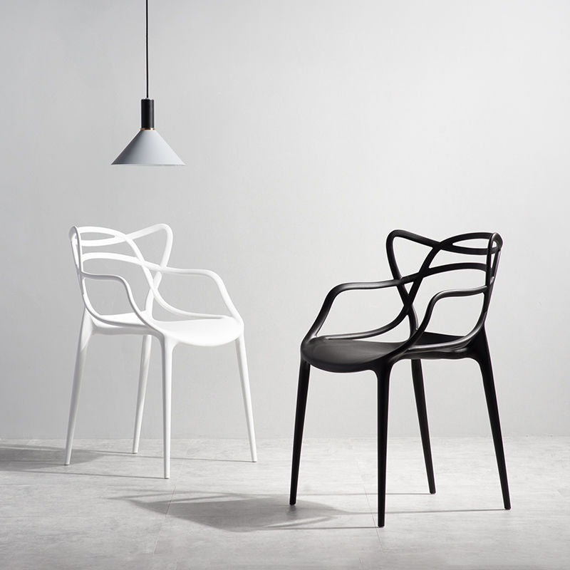Silla de comedor con respaldo cruzado de plástico mate con brazo para restaurante escandinavo