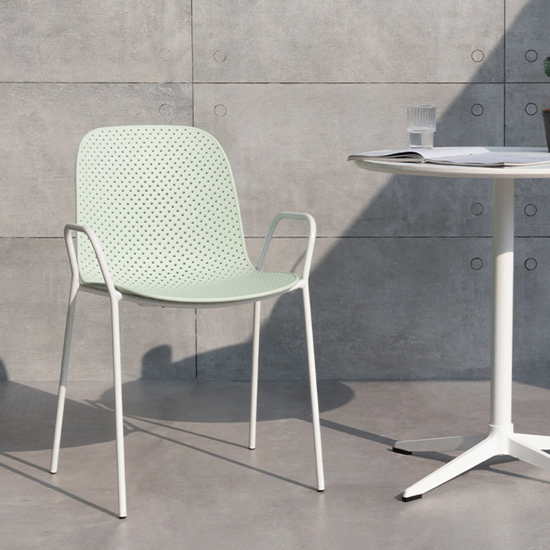 Sillón de comedor de plástico de estilo escandinavo, respaldo sólido, silla individual