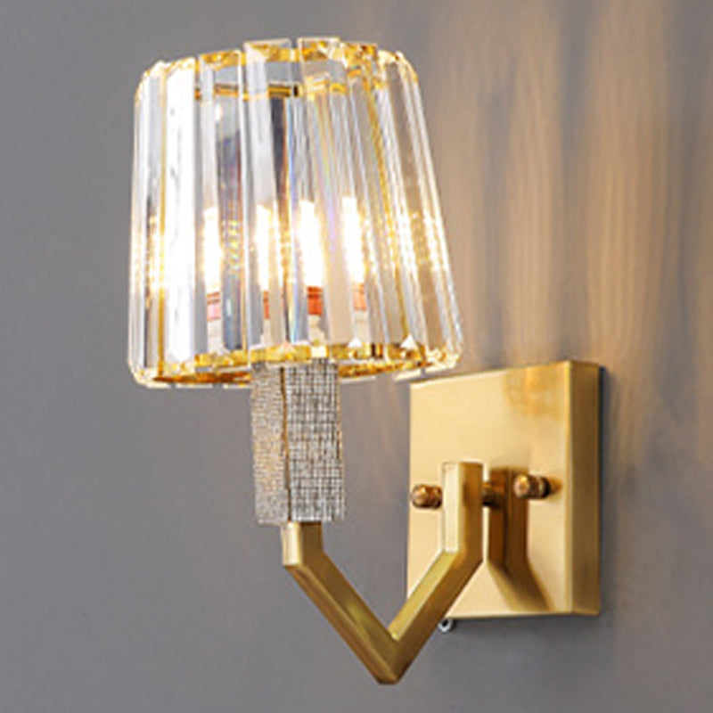 Geometrischer Schatten Einleichter Wandleuchter moderner Kristallwandmontage Leuchte in Messing