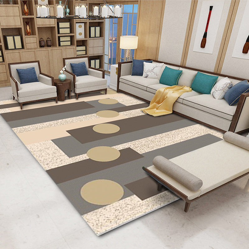 Brown Circle Rug Polyester Modern Area Rug Non-Slip Backing Rug for Living Room