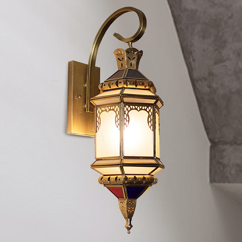 Metalen lantaarn SCONCE LICHTING Arabische Arabische hand Gemmuur gemonteerde lamp in messing met opaalglasschaduw