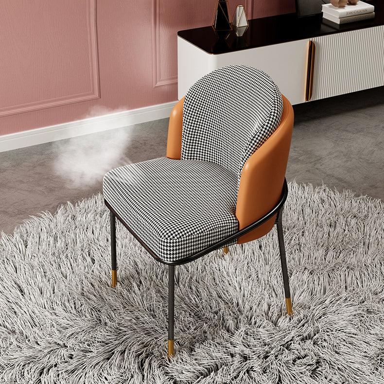 El comedor atractivo del metal del estilo preside la tela de lino sin brazos que cena la silla para el uso en el hogar