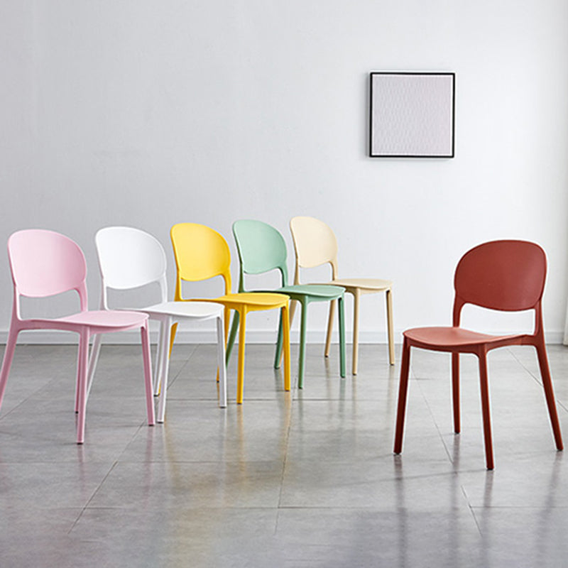 Chaise latéral de salle à manger en plastique mat