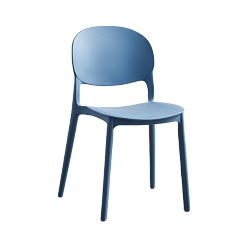 Chaise latéral de salle à manger en plastique mat